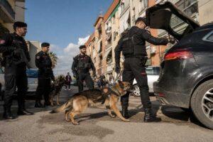 Taranto, operazione antidroga nel rione Tamburi: 13 arresti