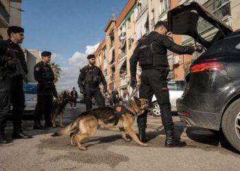 Taranto, operazione antidroga nel rione Tamburi: 13 arresti