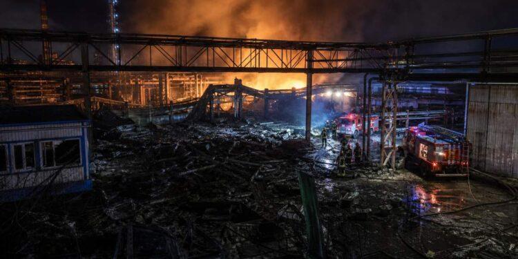 Togliatti, attacco di droni: incendio al complesso Togliattikauchuk