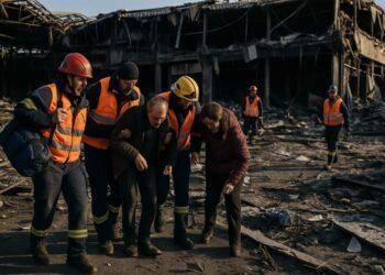 Ucraina, attacchi russi colpiscono nove regioni: blackout e vittime