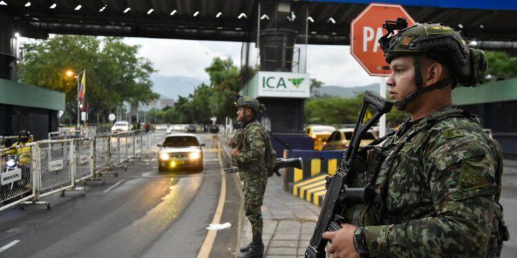 militari-colombiani-al-confine