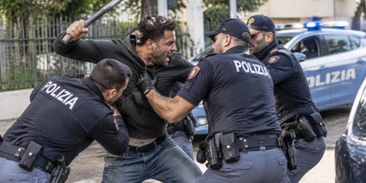 poliziotti-aggrediti-con-spranga-1024x576-1